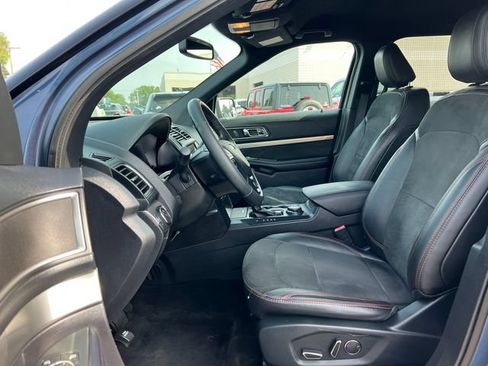 Used 2018 Ford Explorer XLT w/ Equipment Group 202A AWD/4WD image 3