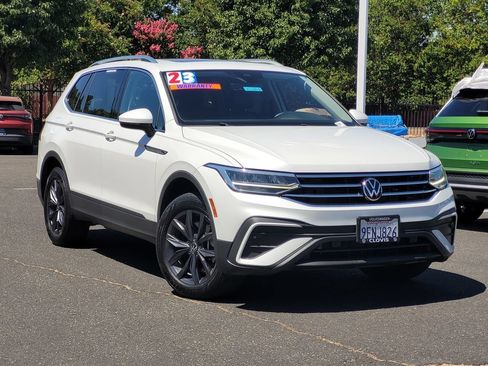 Used 2023 Volkswagen Tiguan SE AWD/4WD image 2