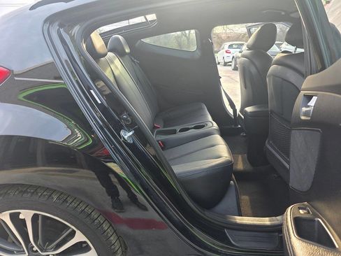 Used 2016 Hyundai Veloster Turbo image 22