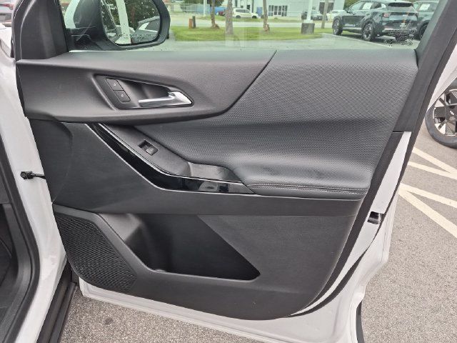 Used 2026 Chevrolet Equinox LT w/ Convenience Package II FWD image 26