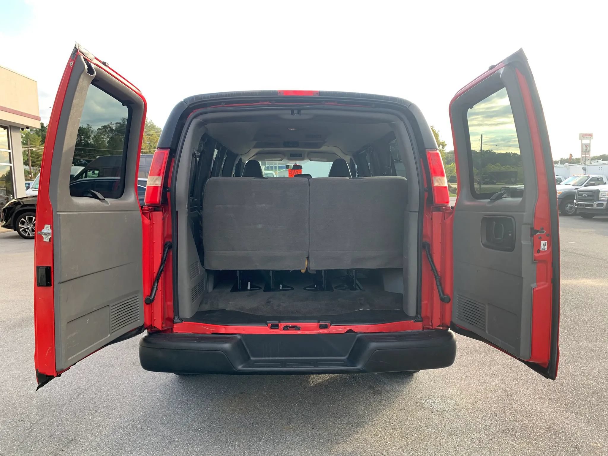 Used 2016 Chevrolet Express 2500 LS RWD image 31