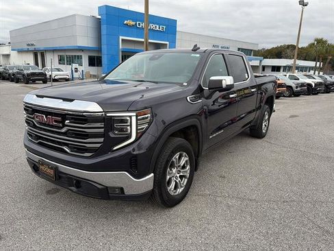 Used 2024 GMC Sierra 1500 SLT image 3