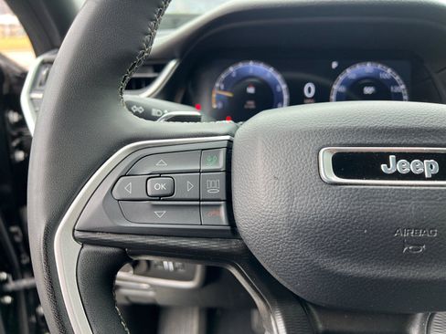 Used 2024 Jeep Grand Cherokee L Laredo image 15