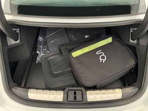 Used 2025 Porsche Taycan image 28