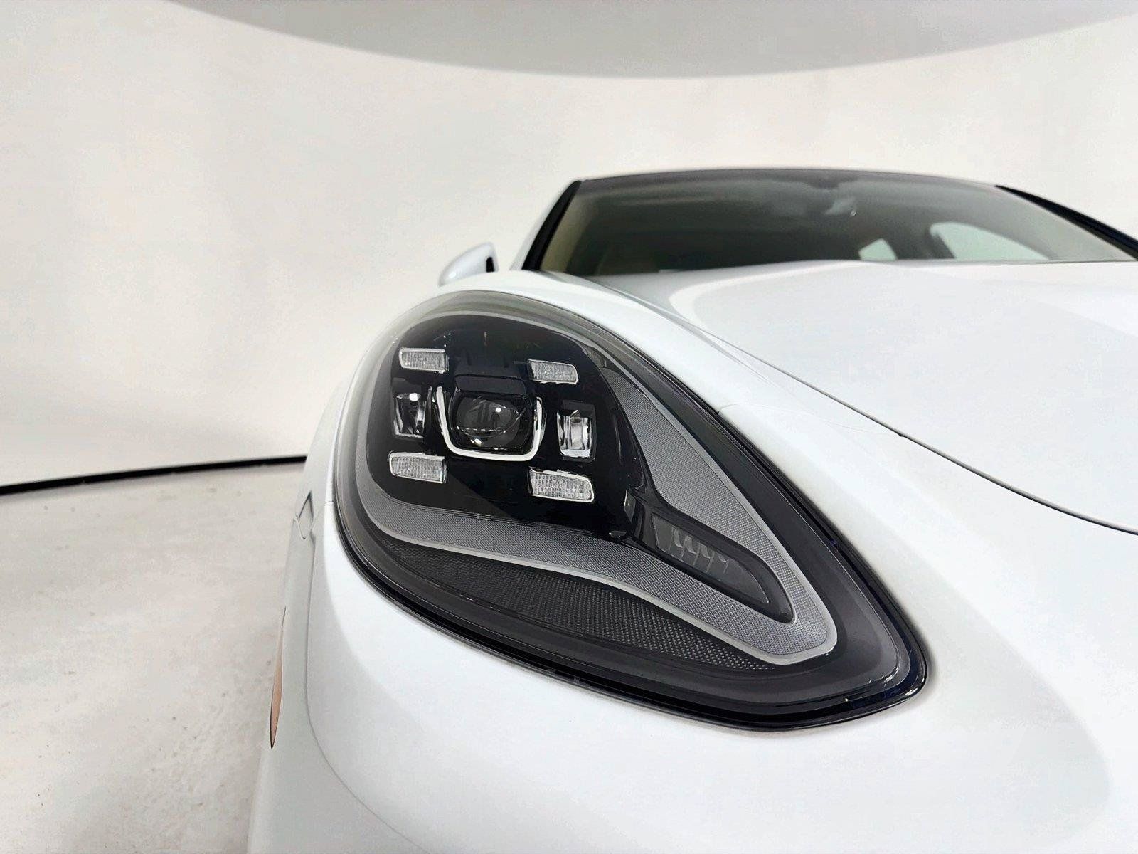 Used 2022 Porsche Panamera 4 AWD/4WD image 32