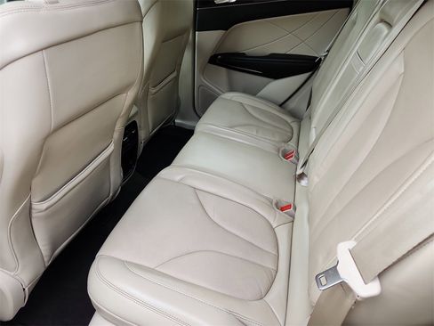 Used 2019 Lincoln MKC Reserve w/ MKC Climate Package image 9