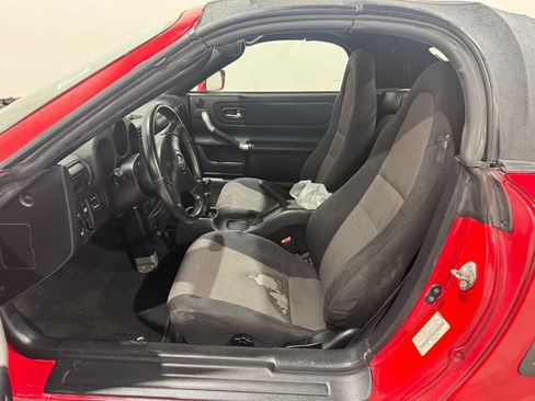 Used 2001 Toyota MR2 RWD image 9
