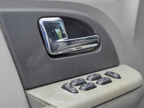 Used 2006 Ford Expedition XLT RWD image 21