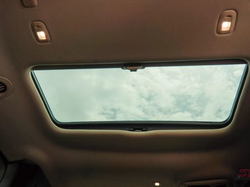 Used 2017 Chrysler Pacifica Limited image 29