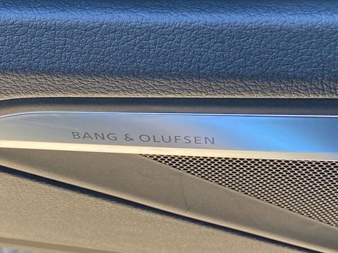 Used 2022 Audi e-tron Premium Plus image 17