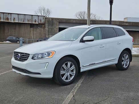 Used 2016 Volvo XC60 T6 w/ Protection Package image 3