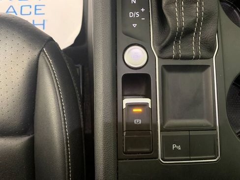 Used 2021 Volkswagen Atlas SE FWD image 17