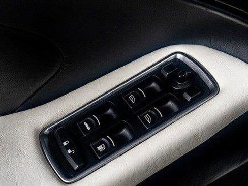 Used 2017 Aston Martin Vanquish S image 29