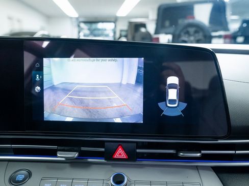 Used 2021 Hyundai Elantra Limited image 13