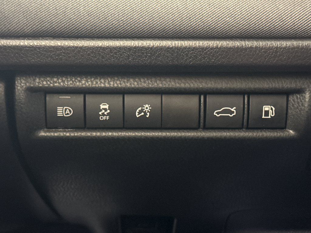 Used 2025 Toyota Camry LE FWD image 29