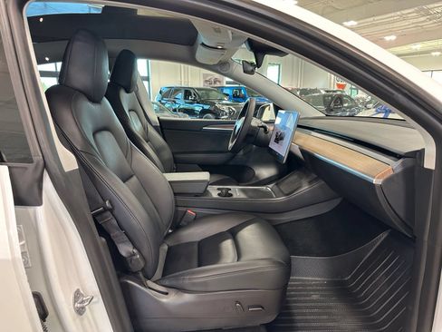 Used 2023 Tesla Model Y Long Range AWD/4WD image 42