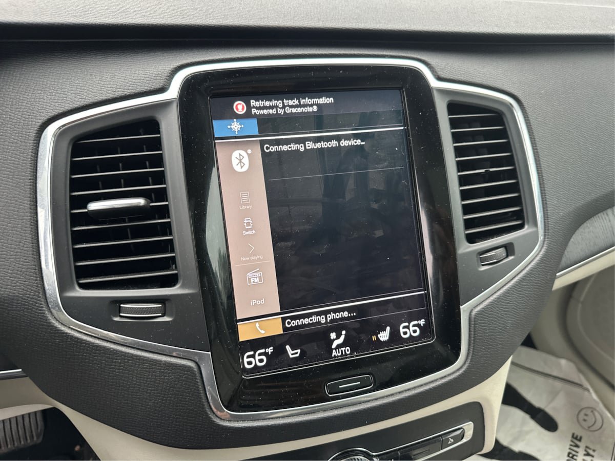 Used 2020 Volvo XC90 T6 Momentum w/ Protection Package Premier AWD/4WD image 18