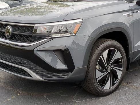 New 2024 Volkswagen Taos SE image 9