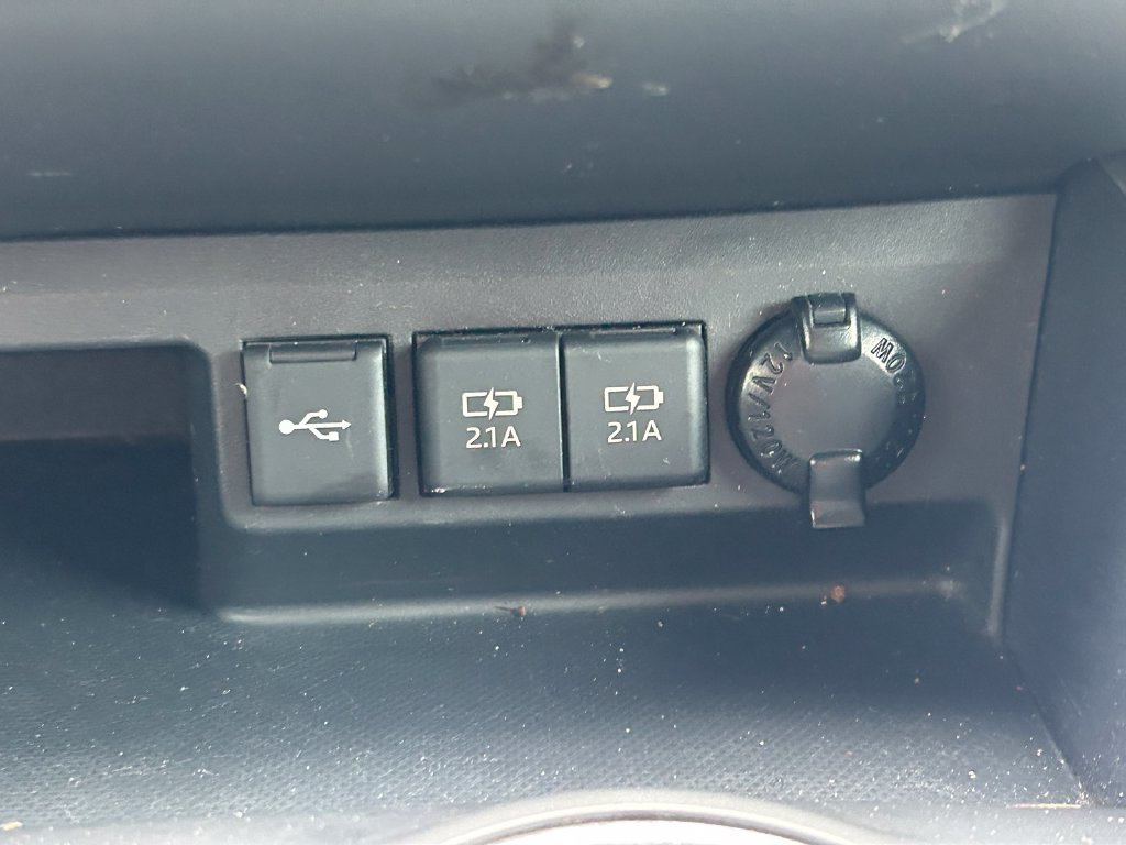 Used 2020 Toyota Highlander XLE FWD image 31