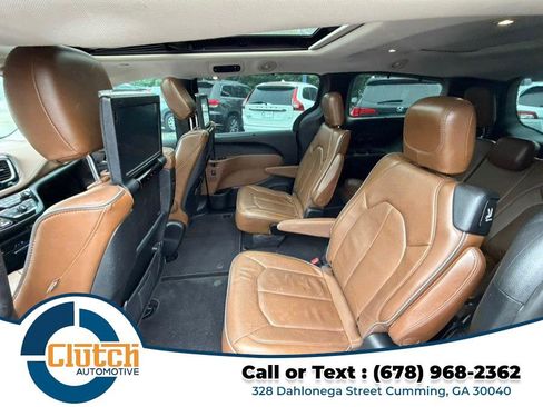Used 2017 Chrysler Pacifica Limited FWD image 12
