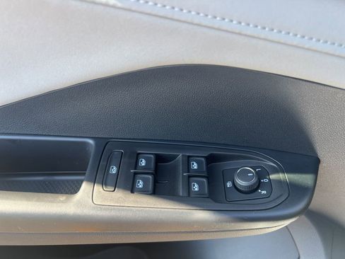 New 2025 Volkswagen Taos SE image 18