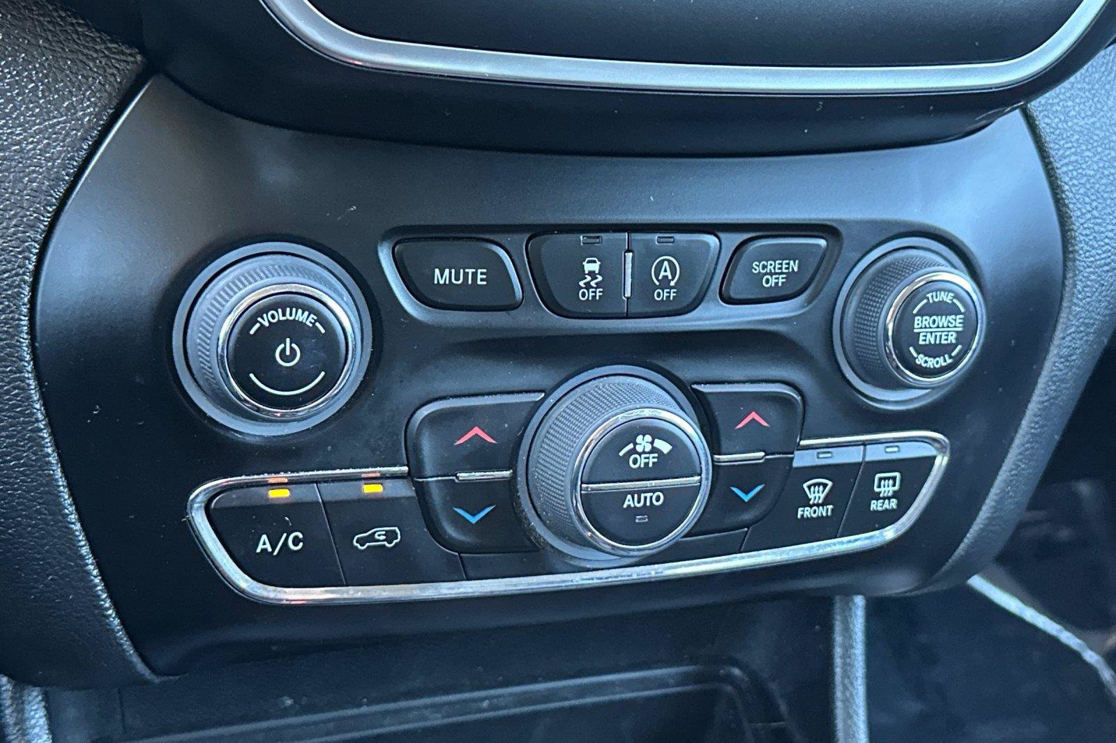 Certified 2023 Jeep Cherokee Altitude Lux AWD/4WD image 20