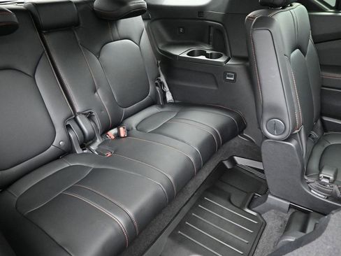 Used 2025 Honda Pilot TrailSport image 10