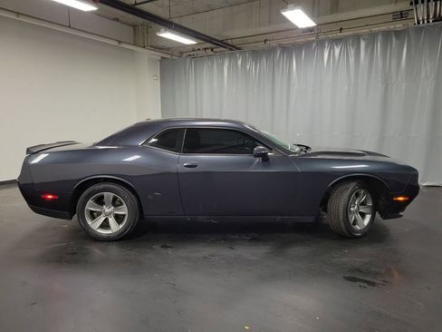 Used 2019 Dodge Challenger SXT image 10