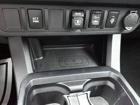 Used 2018 Toyota Tacoma TRD Off-Road AWD/4WD image 40