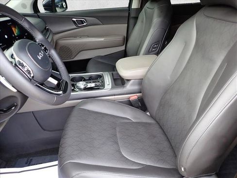 Used 2026 Kia Carnival EX image 14