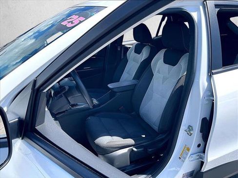 Used 2025 Chevrolet Trax RS w/ Sunroof Package FWD image 26