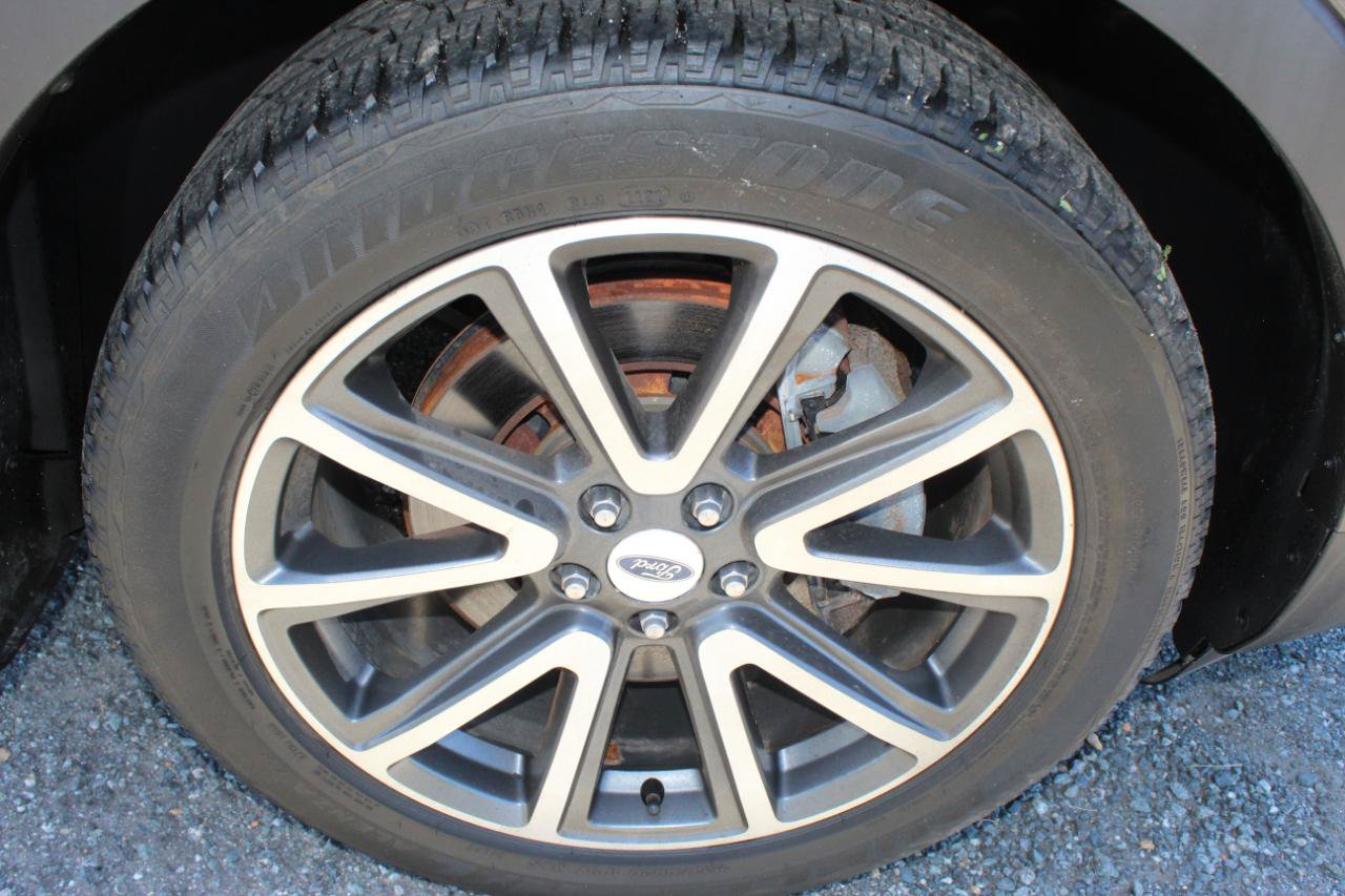 Used 2015 Ford Explorer XLT w/ Equipment Group 202A AWD/4WD image 40