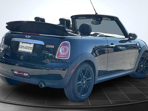 Used 2015 MINI Cooper Base image 2