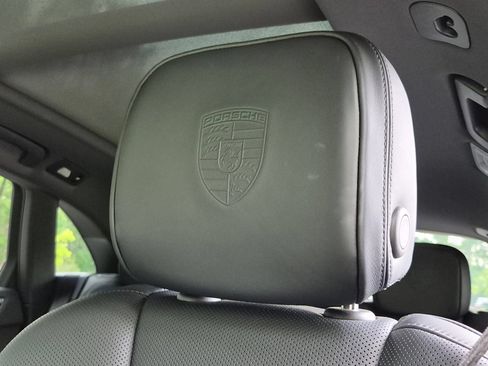 Certified 2026 Porsche Macan AWD/4WD image 6