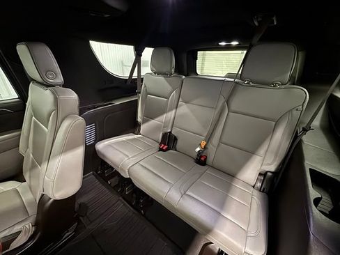 Used 2022 GMC Yukon XL SLT w/ SLT Premium Package AWD/4WD image 13