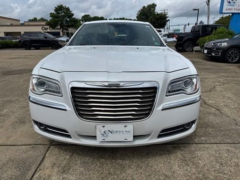 Used 2011 Chrysler 300 C RWD image 2