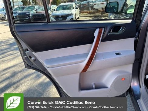 Used 2012 Toyota Highlander Limited image 18