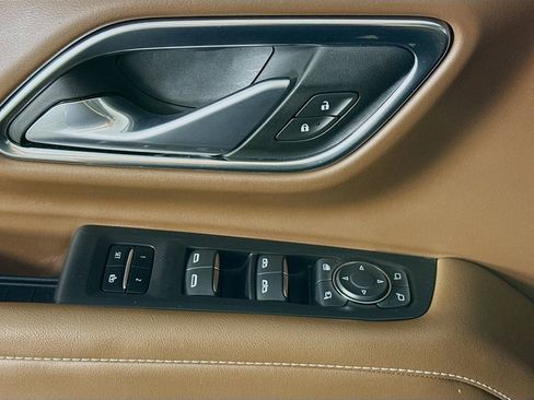 Used 2024 Chevrolet Suburban High Country w/ Advanced Technology Package image 23