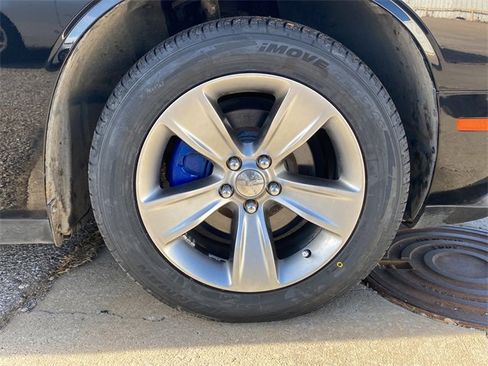 Used 2019 Dodge Challenger SXT image 9