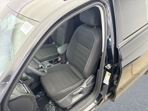 Used 2022 Volkswagen Tiguan S image 11
