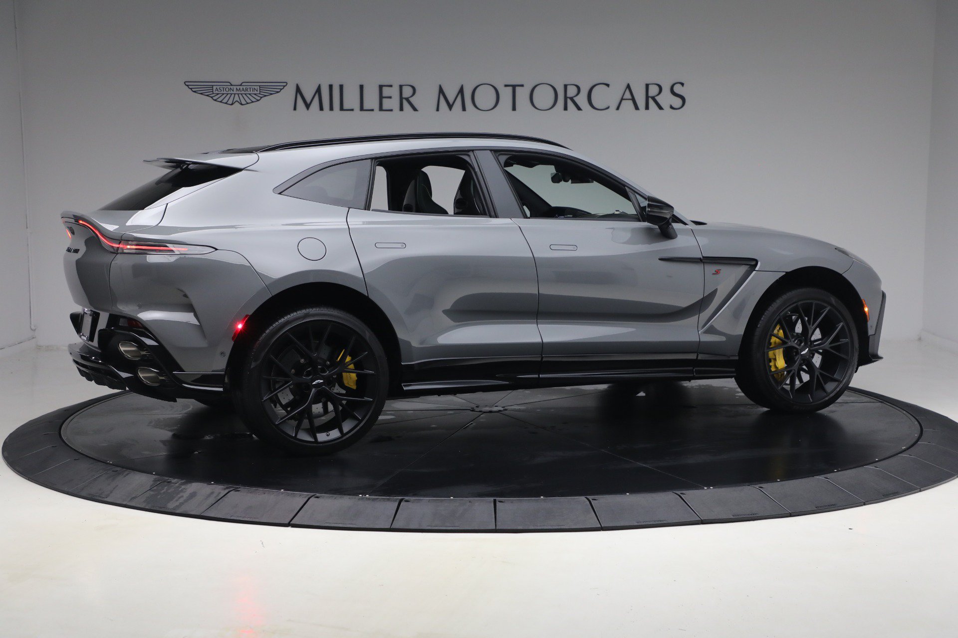 Used 2026 Aston Martin DBX S AWD/4WD image 8