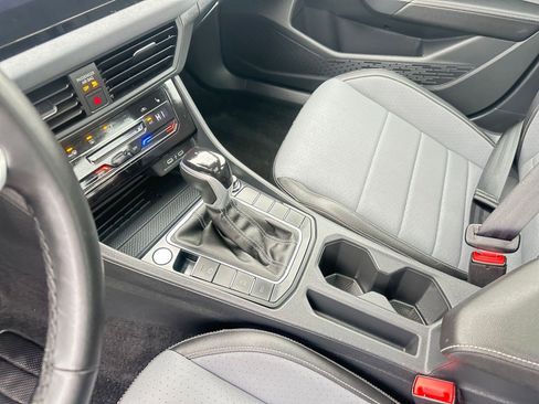 Used 2025 Volkswagen Jetta SE image 41