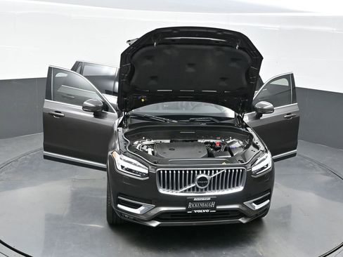 Used 2023 Volvo XC90 B6 Plus image 37