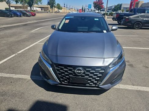 Used 2023 Nissan Altima 2.5 SV w/ SV Premium Package AWD/4WD image 2