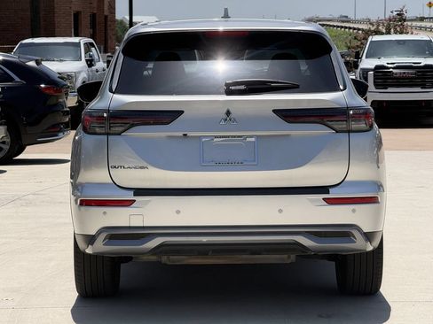Used 2025 Mitsubishi Outlander SE FWD image 5