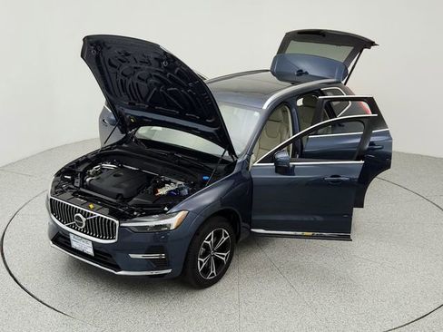 Certified 2022 Volvo XC60 T8 Inscription Expression w/ Climate Package image 40