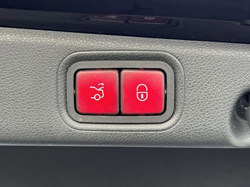 Used 2019 Mercedes-Benz E 63 AMG S image 25