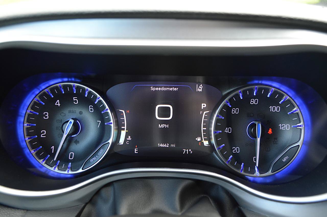 Used 2023 Chrysler Pacifica Touring-L w/ S Appearance Package AWD/4WD image 29