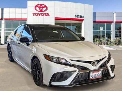Used 2023 Toyota Camry SE FWD image 1