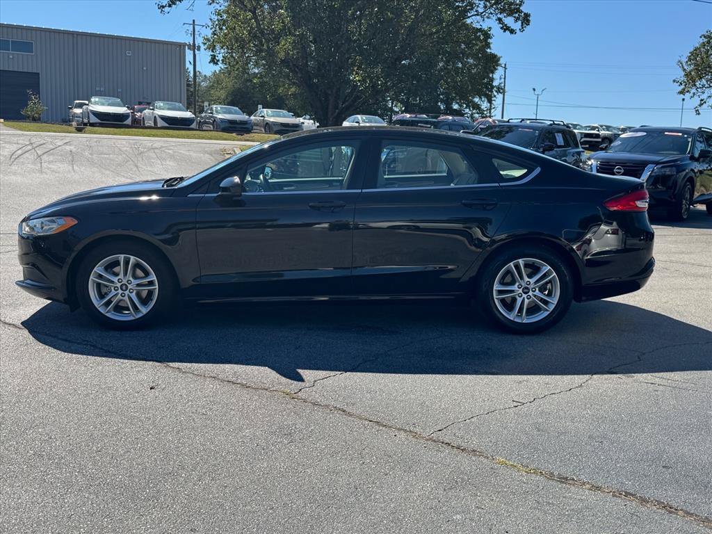 Used 2018 Ford Fusion SE w/ Fusion SE Technology Package FWD image 6